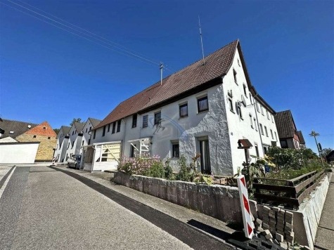 2 Doppelhaushälften mit großem Potenzial zu einem attraktiven Preis, 72108 Rottenburg am Neckar, Doppelhaushälfte
